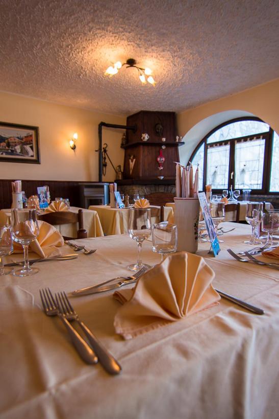 Hotel Ristorante Miravalle Teglio Exterior photo