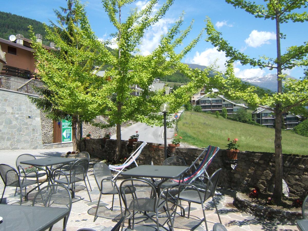 Hotel Ristorante Miravalle Teglio Exterior photo